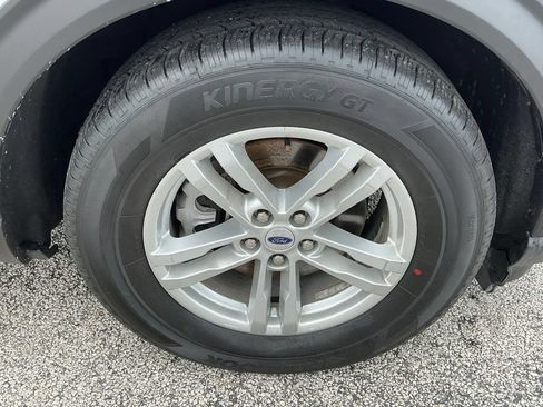 Used 2023 Ford Explorer XLT w/ Equipment Group 202A RWD image 14