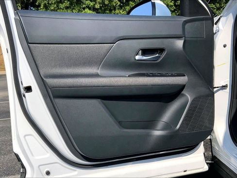 Used 2025 Nissan Kicks SV FWD image 20