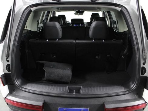 Used 2024 Hyundai Santa Fe SEL FWD image 18