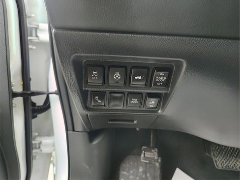 Used 2017 Nissan Pathfinder Platinum w/ Midnight Edition Package image 14