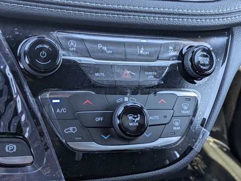 New 2026 Chrysler Pacifica Select AWD/4WD image 14