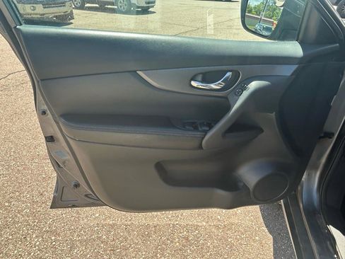 Used 2016 Nissan Rogue SV AWD/4WD image 14