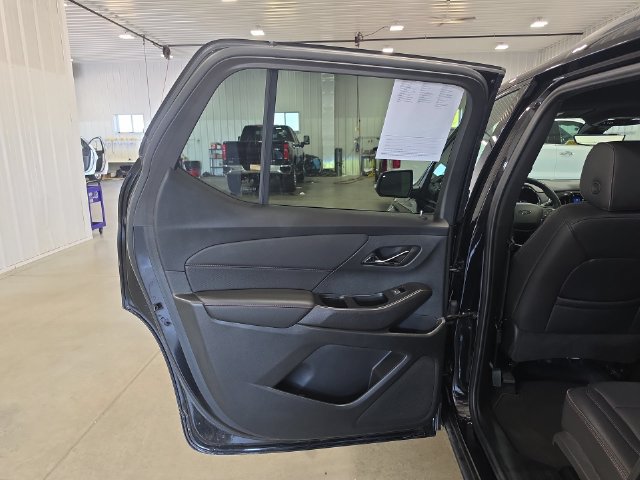 Used 2023 Chevrolet Traverse RS AWD/4WD image 28