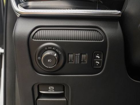 Used 2023 Jeep Grand Wagoneer Series III AWD/4WD image 31