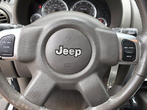Used 2005 Jeep Liberty Limited AWD/4WD image 30