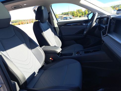 New 2026 Volkswagen Tiguan SE image 10