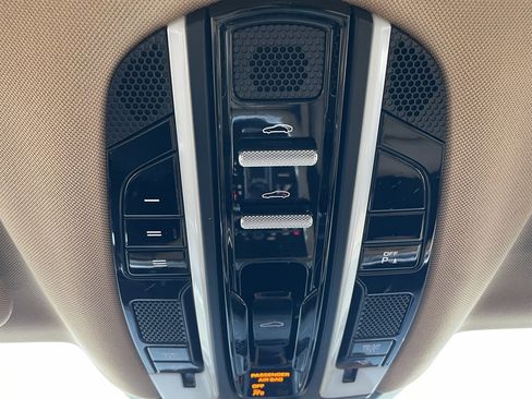Used 2018 Porsche Panamera 4 image 31