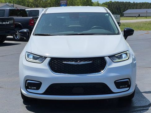 Used 2024 Chrysler Pacifica Touring-L FWD image 44