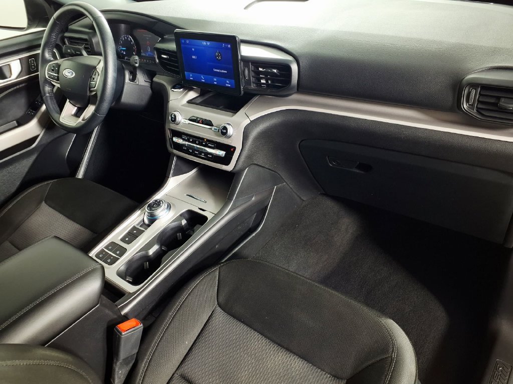 Used 2024 Ford Explorer XLT RWD image 13