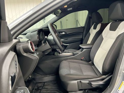 Used 2025 Chevrolet Trax RS image 19