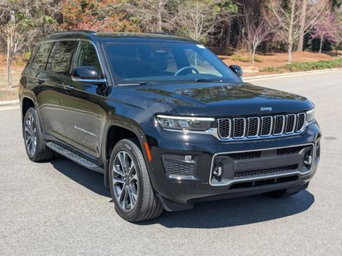 Used 2023 Jeep Grand Cherokee L Overland w/ Luxury Tech Group IV RWD image 2