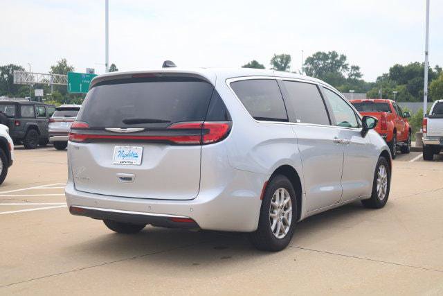 Certified 2024 Chrysler Pacifica Touring-L FWD image 6