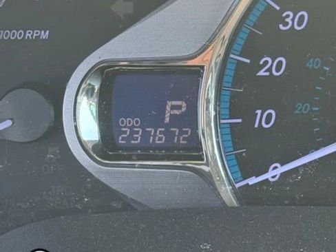 Used 2011 Toyota Sienna XLE w/ Premium Pkg image 4