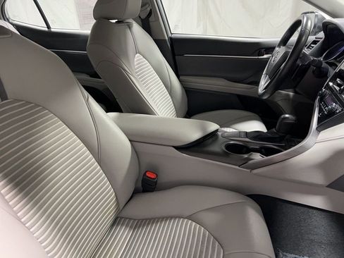 Used 2024 Toyota Camry SE image 11