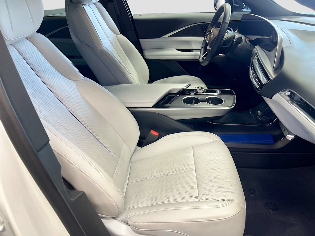 Used 2025 Cadillac Lyriq Sport w/ LPO, Floor Liner Package AWD/4WD image 28