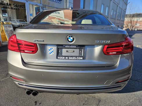 Used 2018 BMW 330i xDrive Sedan w/ Premium Package image 5