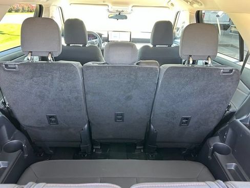 Used 2025 Ford Explorer Active AWD/4WD image 11