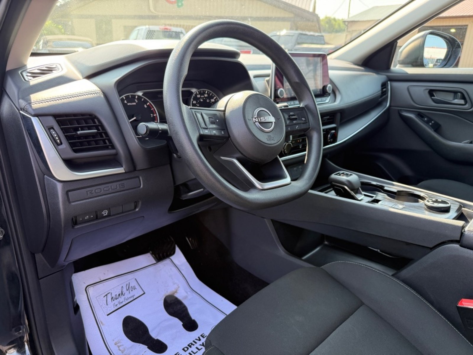 Used 2024 Nissan Rogue S AWD/4WD image 17
