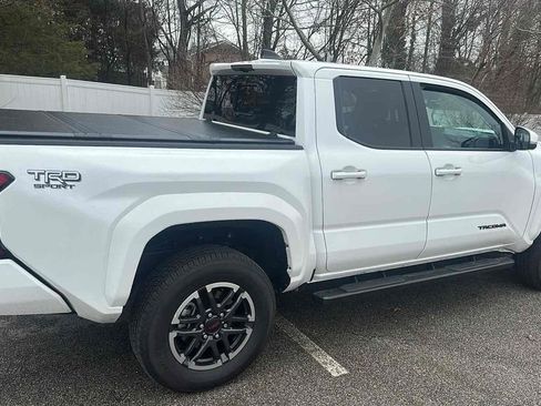 Used 2025 Toyota Tacoma TRD Sport image 5