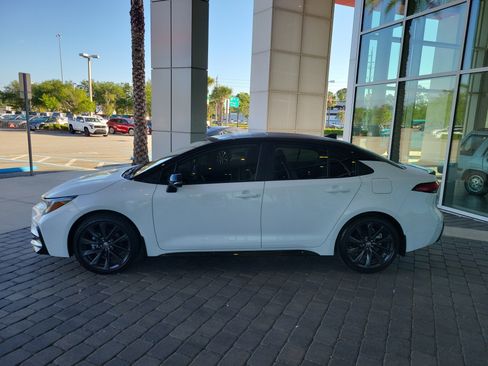 Used 2026 Toyota Corolla XSE image 3