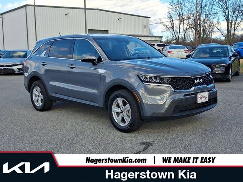 Used 2023 Kia Sorento LX image 1