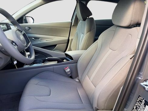 Certified 2026 Hyundai Elantra SE FWD image 9