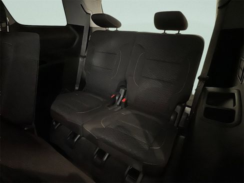 Used 2017 GMC Acadia SLE image 17