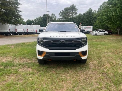 Used 2025 Ford Expedition Tremor AWD/4WD image 8