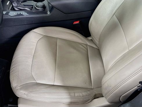 Used 2018 Ford Explorer XLT w/ Equipment Group 202A AWD/4WD image 13