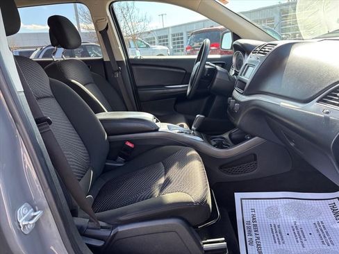 Used 2020 Dodge Journey SE w/ Blacktop Package FWD image 15