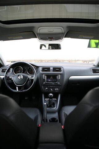 Used 2017 Volkswagen Jetta SE FWD image 16