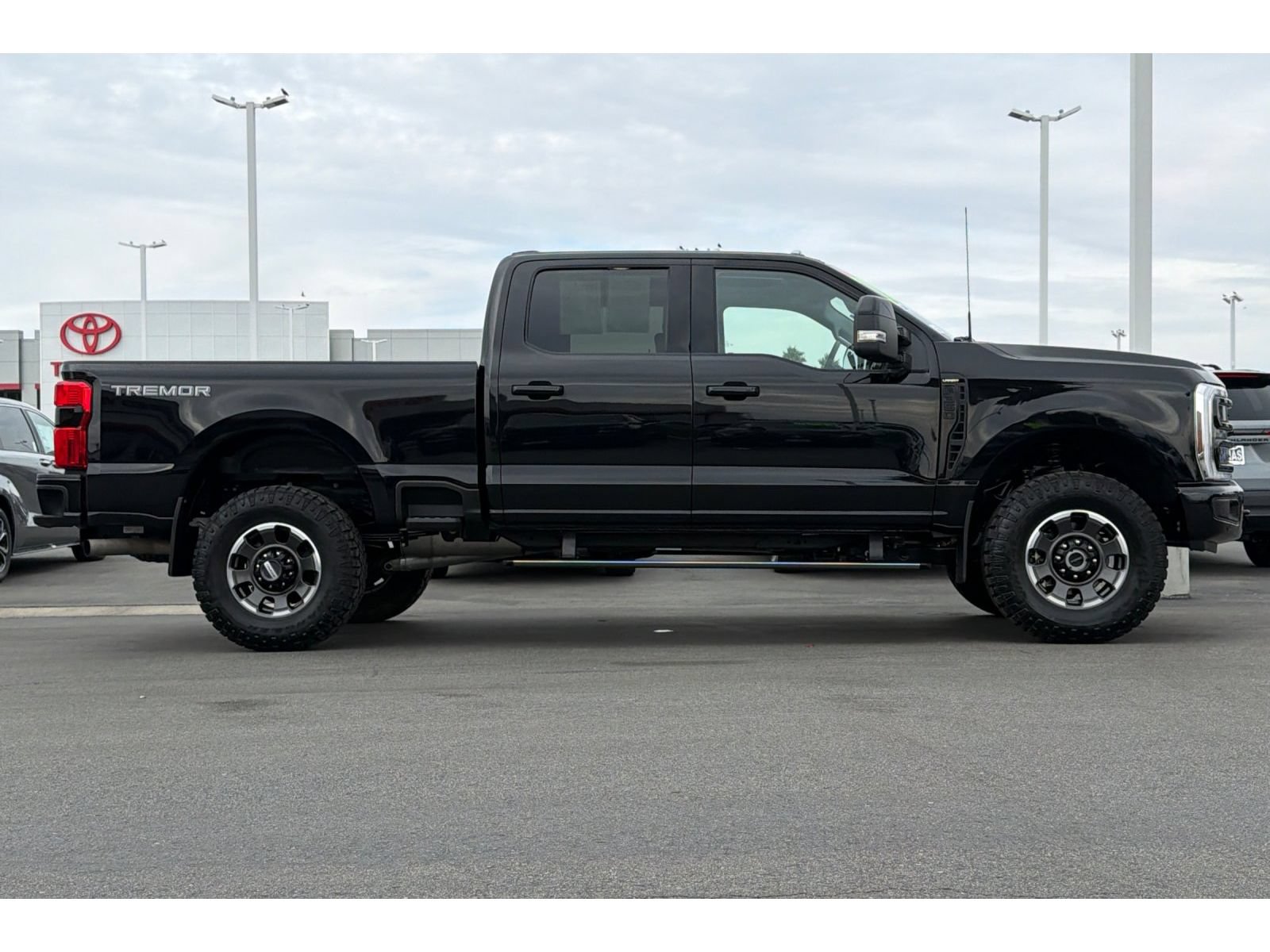 Used 2024 Ford F350 Lariat w/ Lariat Ultimate Package AWD/4WD image 3