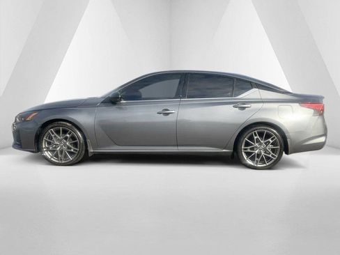 Used 2023 Nissan Altima 2.0 SR FWD image 4