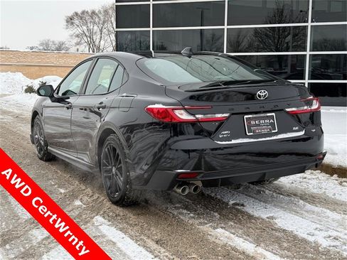 Used 2025 Toyota Camry SE image 5