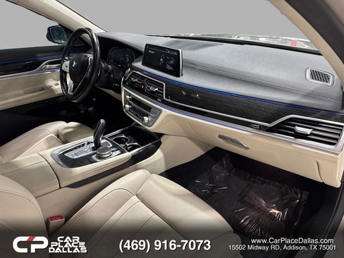 Used 2022 BMW 740i w/ Luxury Rear Seating Package RWD image 28