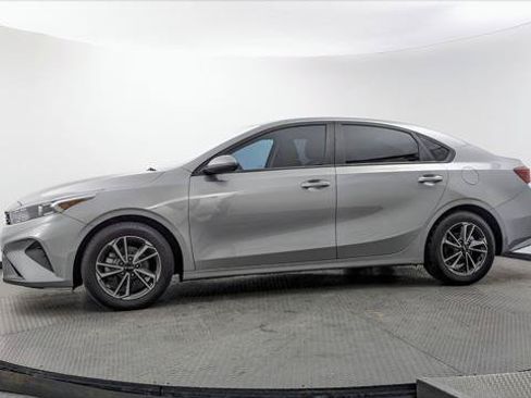 Used 2023 Kia Forte LXS FWD image 3