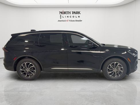 New 2026 Lincoln Nautilus Premier AWD/4WD image 11