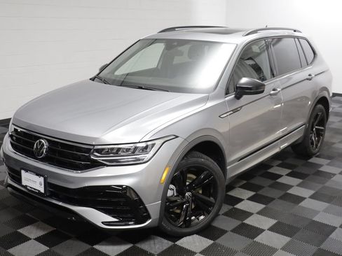Certified 2024 Volkswagen Tiguan SE R-Line AWD/4WD image 2