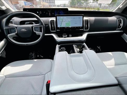 Certified 2025 Ford Expedition Platinum AWD/4WD image 14