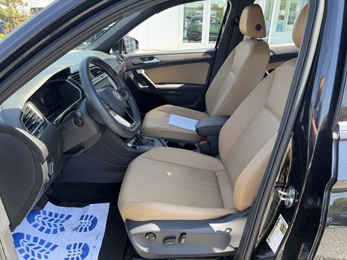 Used 2023 Volkswagen Tiguan SE FWD image 31