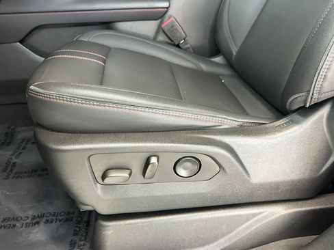 Used 2022 Chevrolet Suburban RST w/ Luxury Package image 14