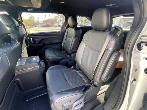 New 2026 Toyota Sienna Platinum image 13