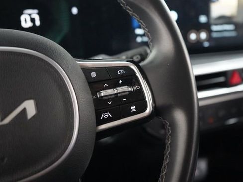 Used 2024 Kia Sorento S image 23