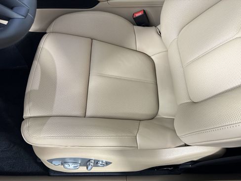 Certified 2025 Porsche Macan image 15