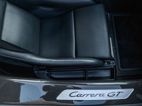 Used 2005 Porsche Carrera GT image 20