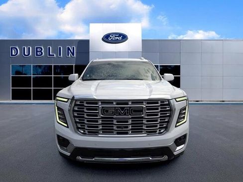 Used 2025 GMC Yukon Denali w/ LPO, Illumination Package RWD image 2