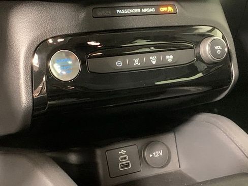 Used 2025 Ford Escape SE image 18