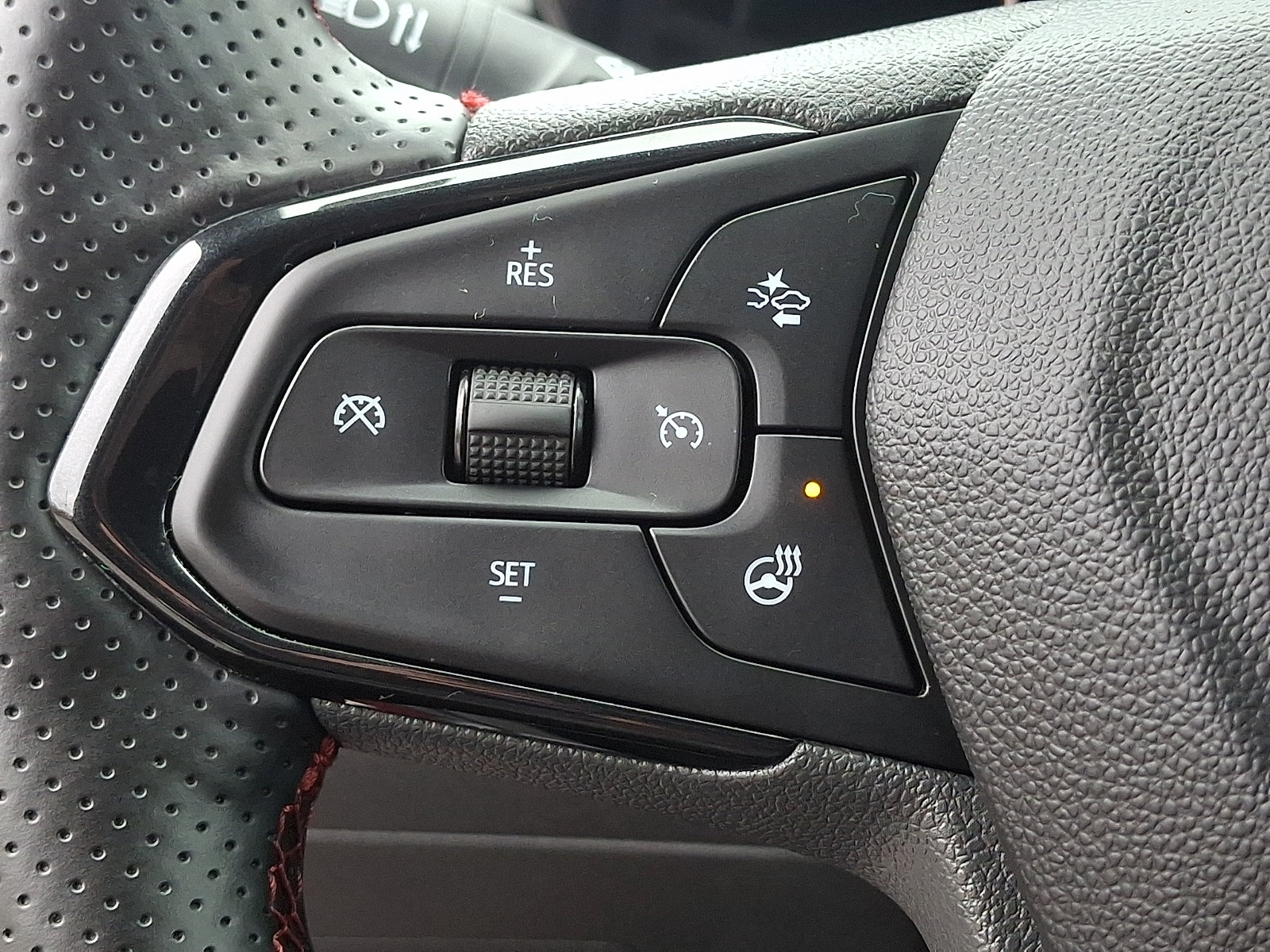 Used 2025 Chevrolet Trax RS w/ Driver Confidence Package FWD image 21