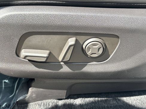 Used 2026 Kia Carnival FWD image 19