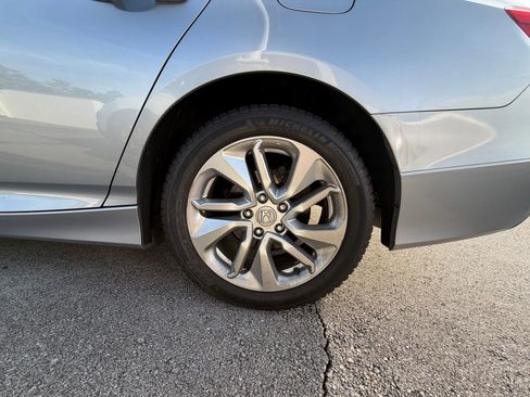 Used 2018 Honda Accord LX image 9